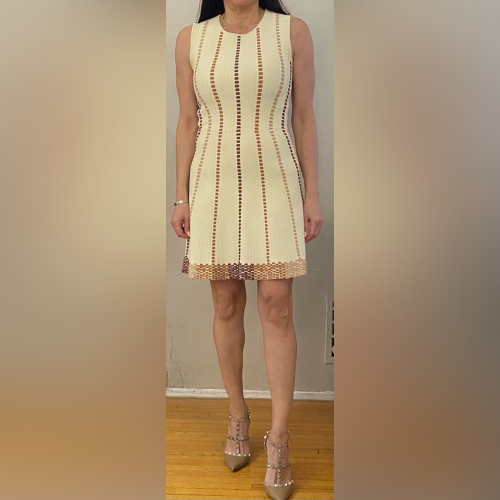 BCBG MAX AZRIA Cream knit dress . Size XS